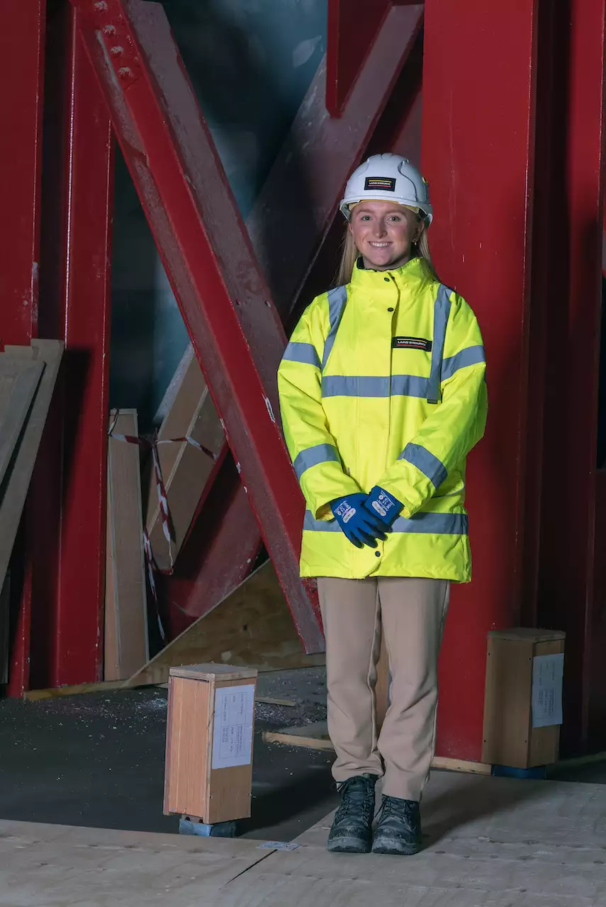 Photograph of a worker by Ming de Nasty