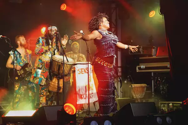 Sens Sagna & the Kajamor Family on Festival Square stage