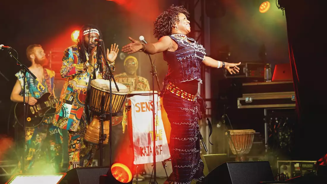 Sens Sagna & the Kajamor Family on Festival Square stage