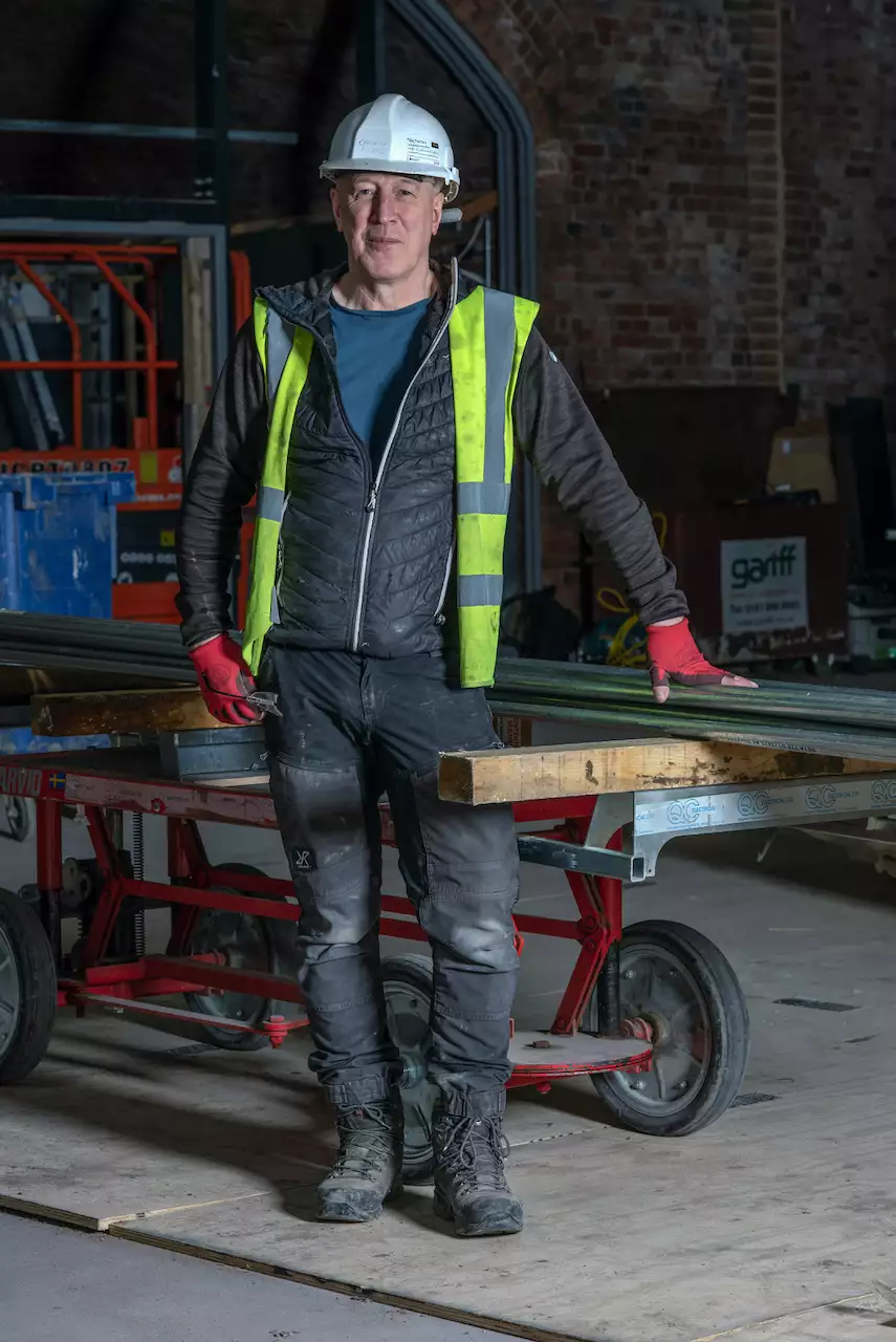 Photo of a construction worker by Ming de Nasty