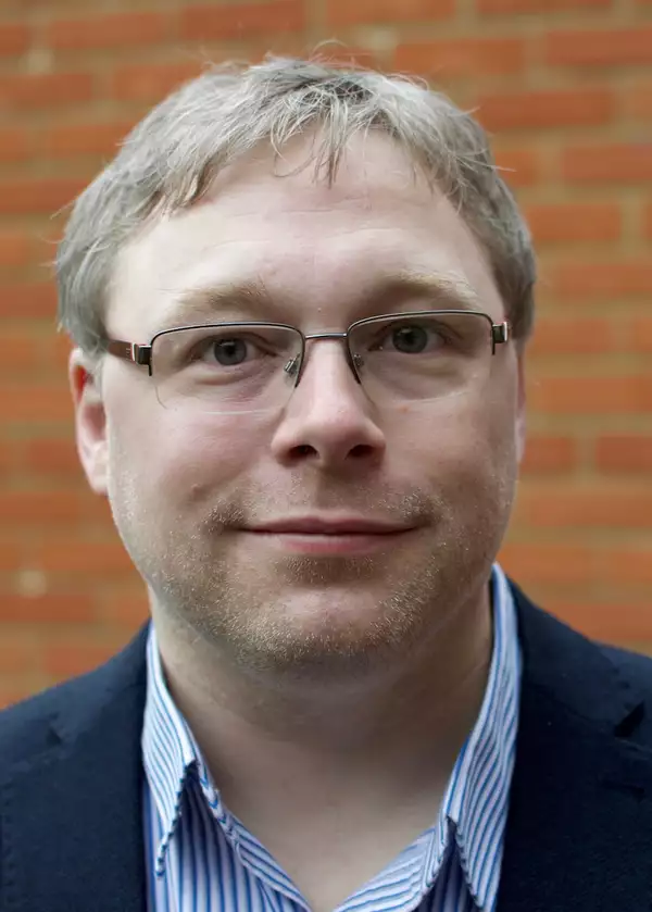 Headshot of Gareth Fry