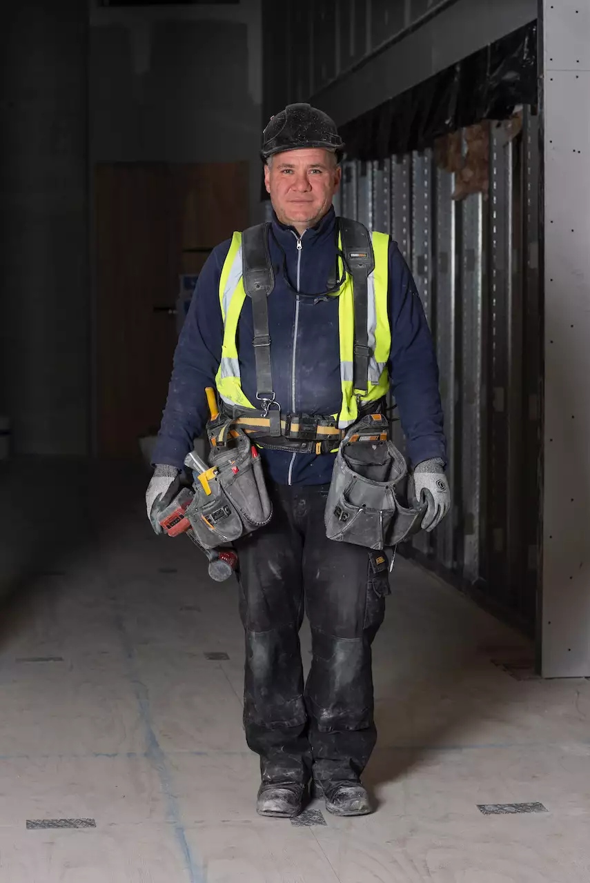 Photograph of a worker by Ming de Nasty