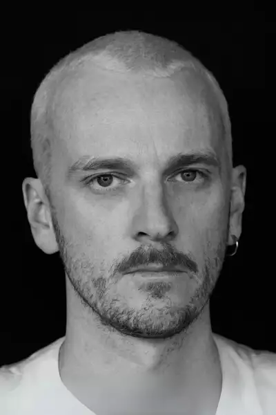 Headshot of Tom Halls