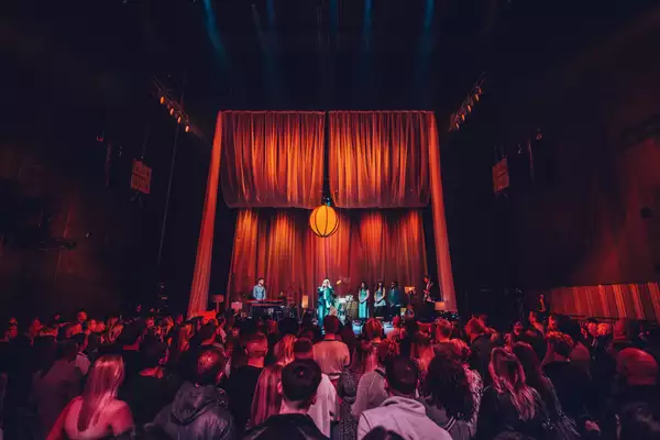 Ella Henderson performing on the Hall stage with red lighting
