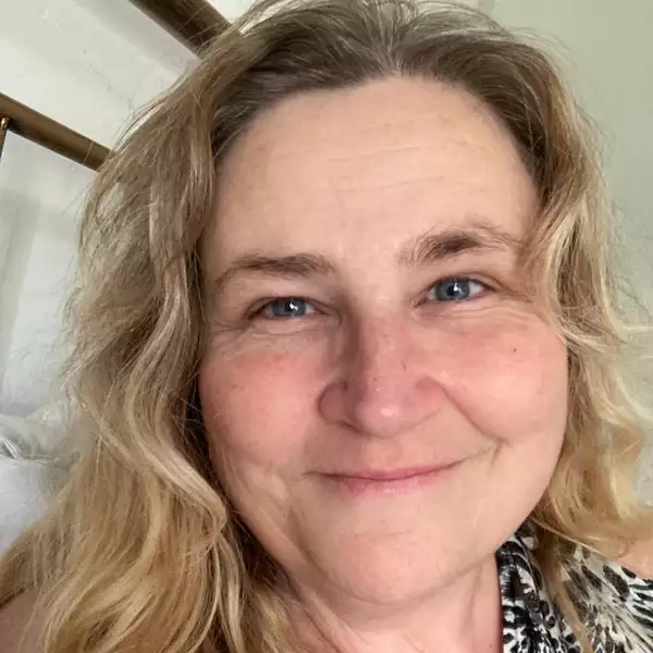 Headshot of Cathy Crabb