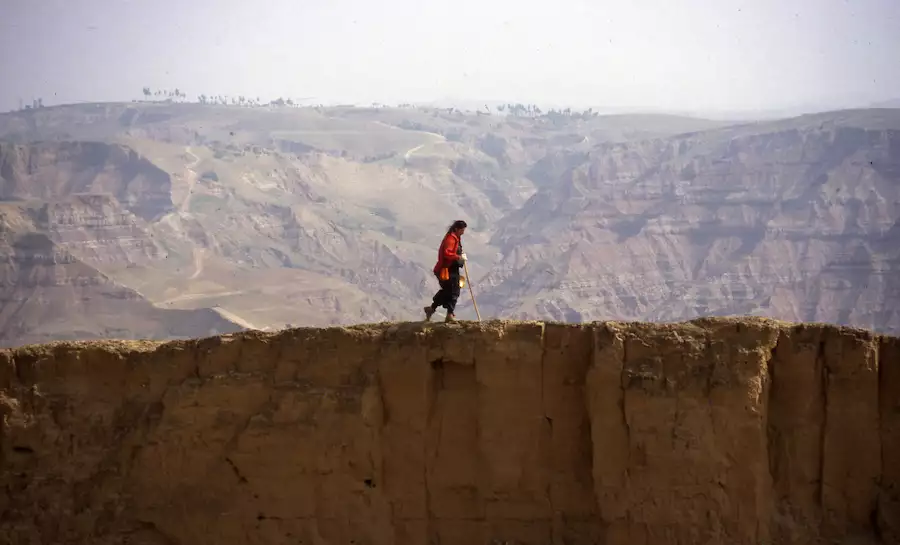 Marina Abramović walking on the Great Wall of China