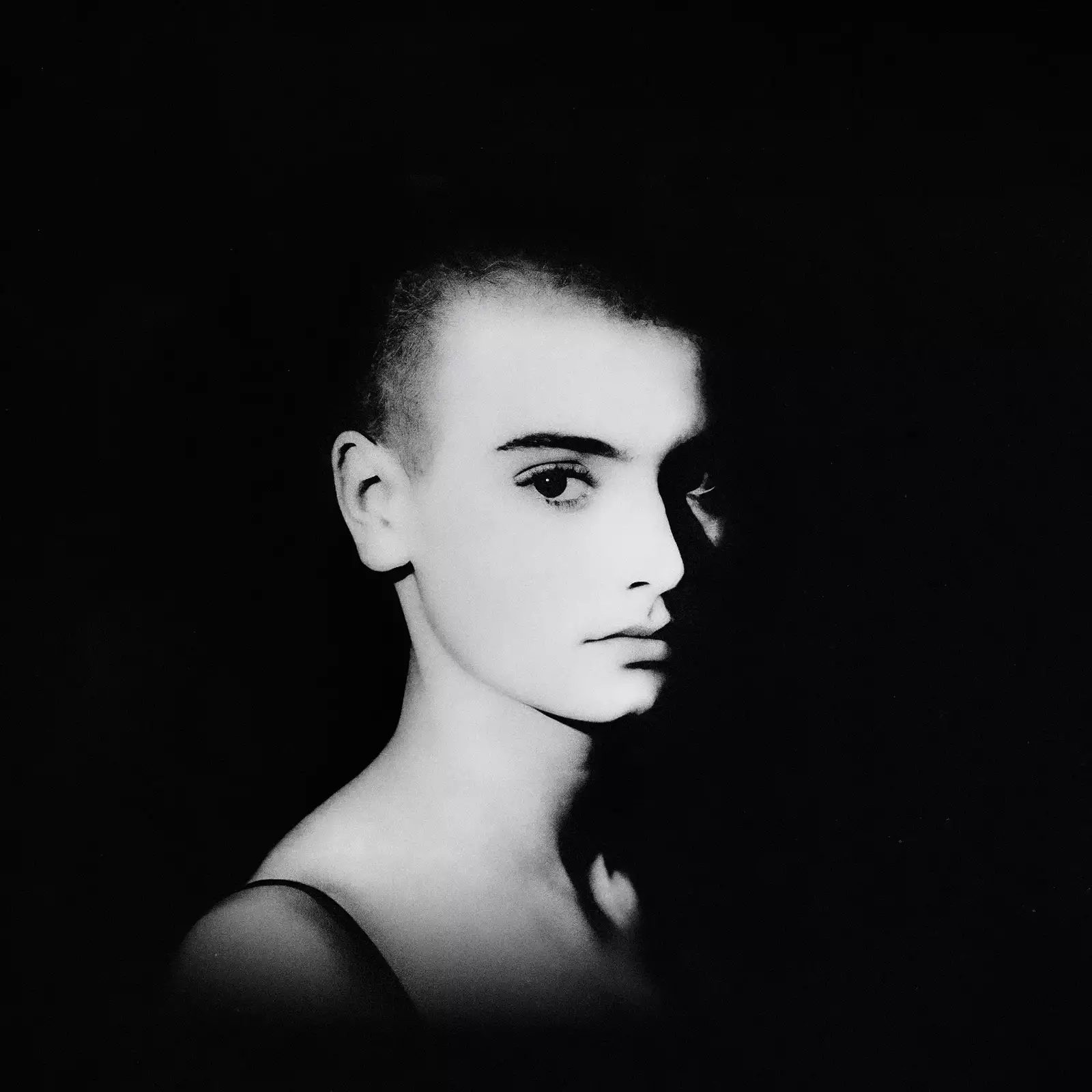 Black and white photo of Sinéad O'Connor