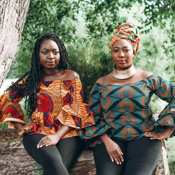 Ronke Jane Adelakun (L) and Adeola Adelakun (R)