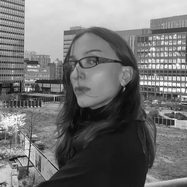 Black and white headshot of Deventi