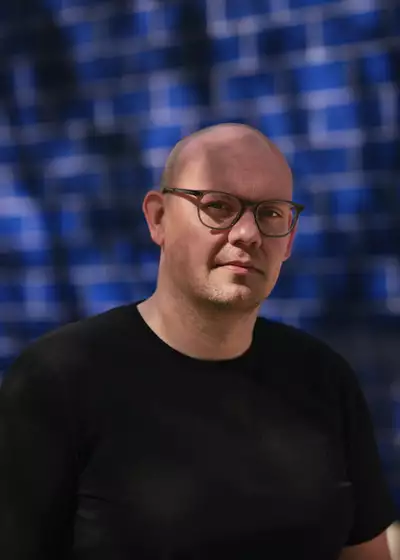 Headshot of Luke Halls