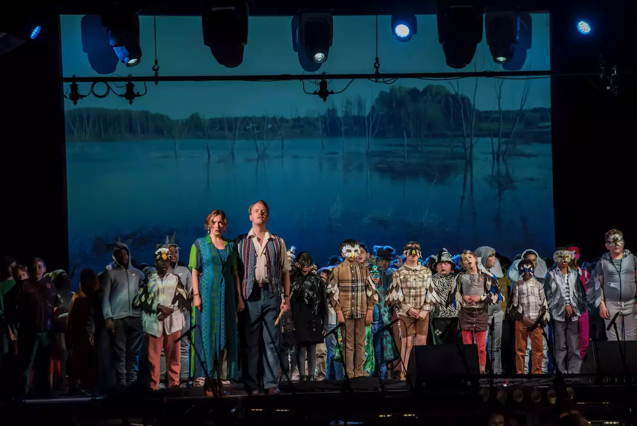 Photo of the full cast of Noah's Flood on stage