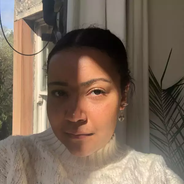 Amy Lawrence Headshot