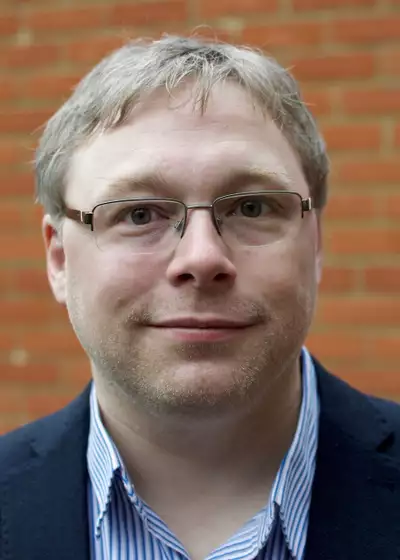 Headshot of Gareth Fry