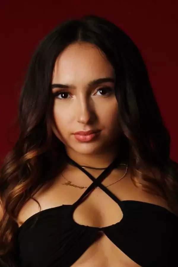 Headshot by Ariana Leon