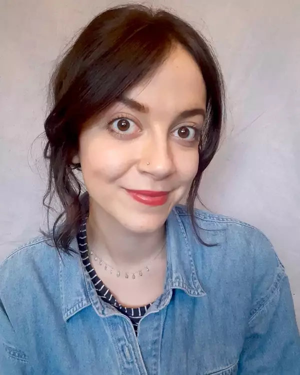Headshot of Anna Berentzen wearing a light blue denim shirt