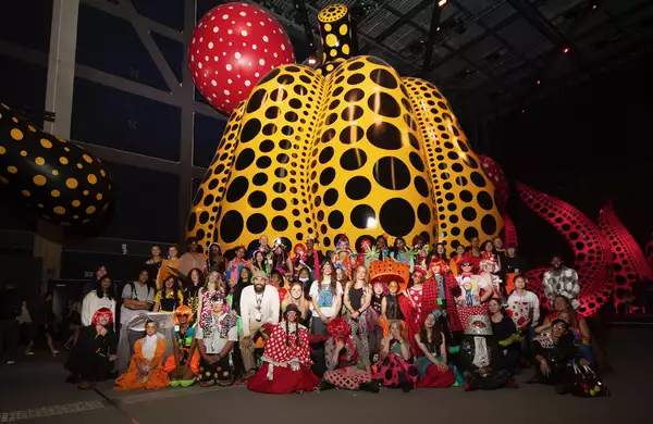 Image of a big group of people and children in the Kusama exhibition