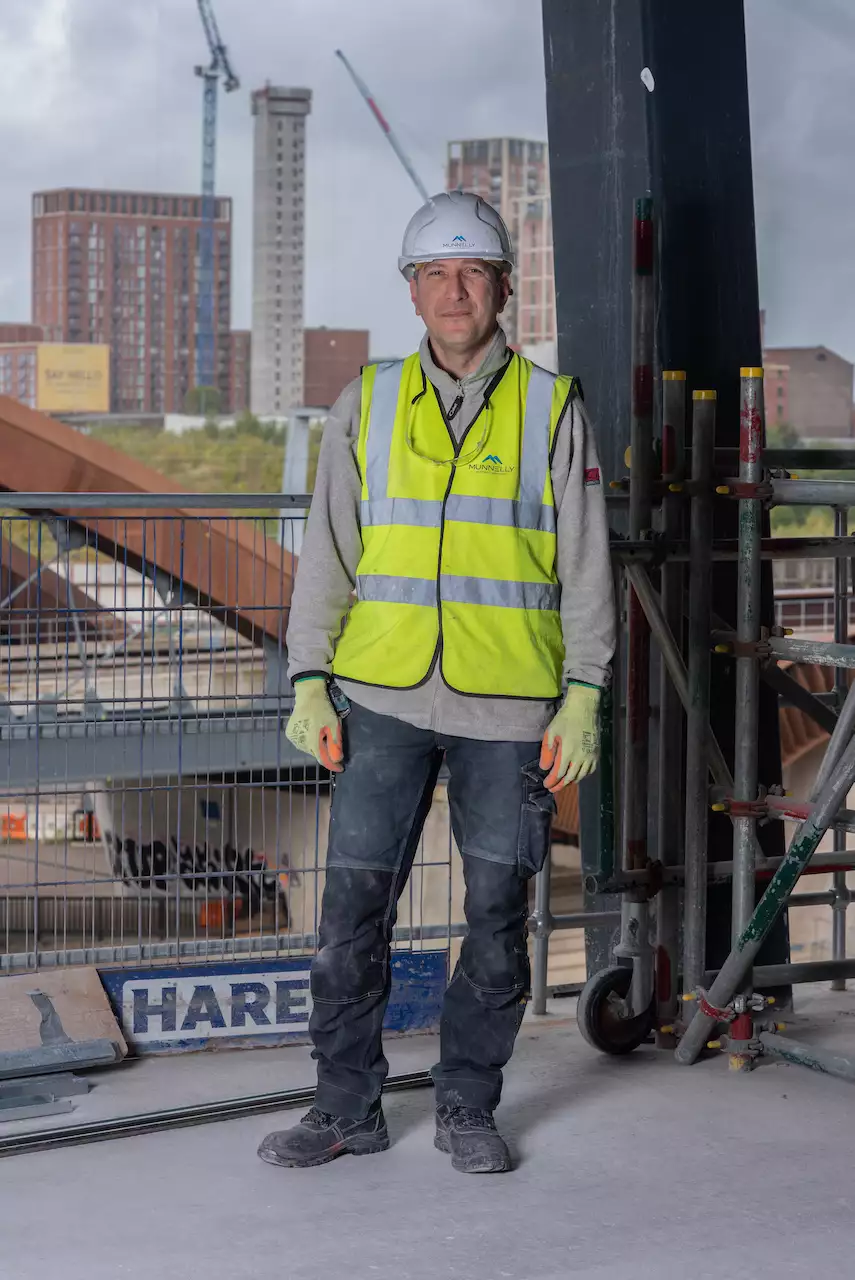 Photograph of a worker by Ming de Nasty
