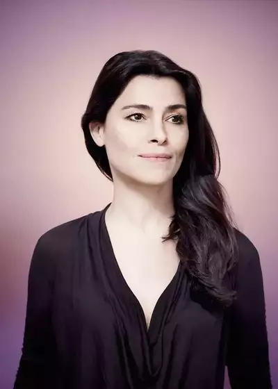 Headshot of Es Devlin