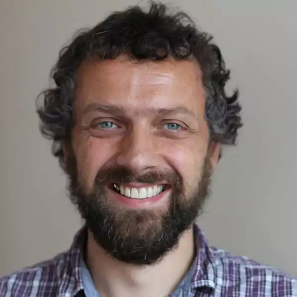 Headshot of Tim Naor Hilton smiling