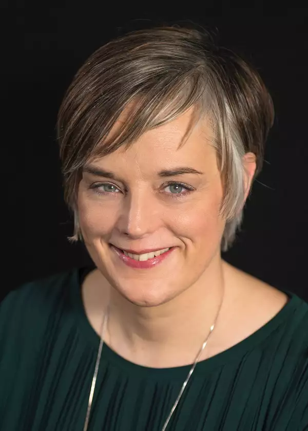 Headshot of Lucy Carter